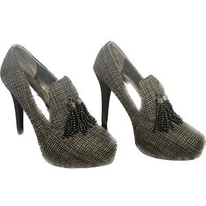 Brand New Simply Vera Wang, WMS 9 MED, High Heels, Color: Black, White.